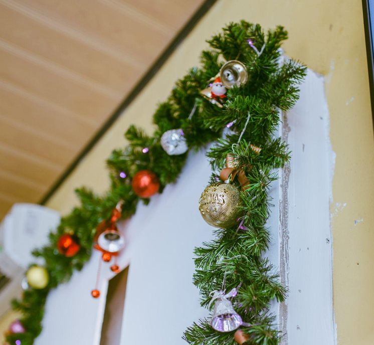 Elevate Your Lodge Decor with Artificial Christmas Wreaths this Ski Season